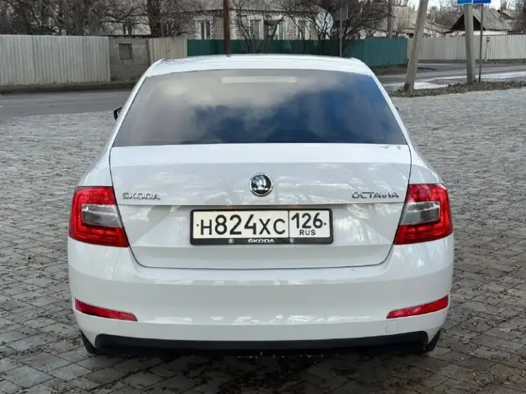 Skoda octavia a7
Год: 2014
Двигатель: 1.2 турбо (105л. С. )
Коробка: dsg dq 200
Пробег 269000 км

Машина в отличном состоянии, не бита, не крашена, вся в родном окрасе. Не такси, без расчетов, зеленая автотека.
Машина обслужена, заказ-наряды на работы есть.
Из последнего 20000 км назад по рекомендации сервиса заменили комплект сцепления + маховик. По двигателю тоже был ремонт. Никакого колхоза по электрике нету, все по штатному.
Новый аккумулятор. Салон чистый, не прокурен, без дыр, без потёртостей, без трещин. Состояние салона отличное. По кузову вздутий, рыжиков нет нигде. Двигатель не троит, масло не кушает совсем, коробка без нареканий(после ремонта)щелкает передачи очень мягко, печка греет кондиционер морозит, по электрике все работает, два комплекта резины зима(новая) лето(сезон отъездила). Установлена сигнализация с автозапуском starline.
Больше видео и фото могу скинуть по вашему запросу.
Осмотр г. Антрацит
+79593008531 +79593011925
💸 Цена
📞 Звоните: +7(959)3008531 - фотография - 3