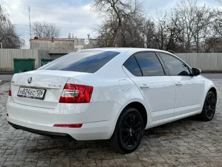 Skoda octavia a7
Год: 2014
Двигатель: 1.2 турбо (105л. С. )
Коробка: dsg dq 200
Пробег 269000 км

Машина в отличном состоянии, не бита, не крашена, вся в родном окрасе. Не такси, без расчетов, зеленая автотека.
Машина обслужена, заказ-наряды на работы есть.
Из последнего 20000 км назад по рекомендации сервиса заменили комплект сцепления + маховик. По двигателю тоже был ремонт. Никакого колхоза по электрике нету, все по штатному.
Новый аккумулятор. Салон чистый, не прокурен, без дыр, без потёртостей, без трещин. Состояние салона отличное. По кузову вздутий, рыжиков нет нигде. Двигатель не троит, масло не кушает совсем, коробка без нареканий(после ремонта)щелкает передачи очень мягко, печка греет кондиционер морозит, по электрике все работает, два комплекта резины зима(новая) лето(сезон отъездила). Установлена сигнализация с автозапуском starline.
Больше видео и фото могу скинуть по вашему запросу.
Осмотр г. Антрацит
+79593008531 +79593011925
💸 Цена
📞 Звоните: +7(959)3008531 - фотография - 5