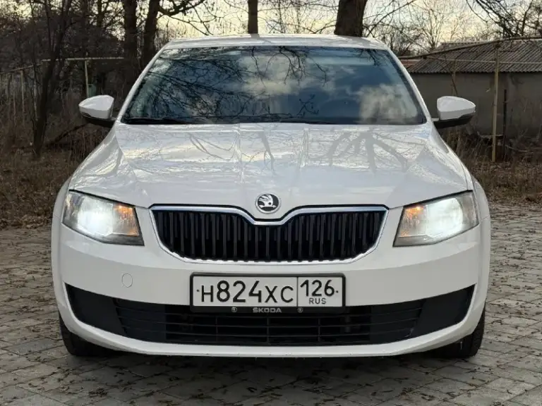 Skoda octavia a7
Год: 2014
Двигатель: 1.2 турбо (105л. С. )
Коробка: dsg dq 200
Пробег 269000 км

Машина в отличном состоянии, не бита, не крашена, вся в родном окрасе. Не такси, без расчетов, зеленая автотека.
Машина обслужена, заказ-наряды на работы есть.
Из последнего 20000 км назад по рекомендации сервиса заменили комплект сцепления + маховик. По двигателю тоже был ремонт. Никакого колхоза по электрике нету, все по штатному.
Новый аккумулятор. Салон чистый, не прокурен, без дыр, без потёртостей, без трещин. Состояние салона отличное. По кузову вздутий, рыжиков нет нигде. Двигатель не троит, масло не кушает совсем, коробка без нареканий(после ремонта)щелкает передачи очень мягко, печка греет кондиционер морозит, по электрике все работает, два комплекта резины зима(новая) лето(сезон отъездила). Установлена сигнализация с автозапуском starline.
Больше видео и фото могу скинуть по вашему запросу.
Осмотр г. Антрацит
+79593008531 +79593011925
💸 Цена
📞 Звоните: +7(959)3008531 - фотография - 7