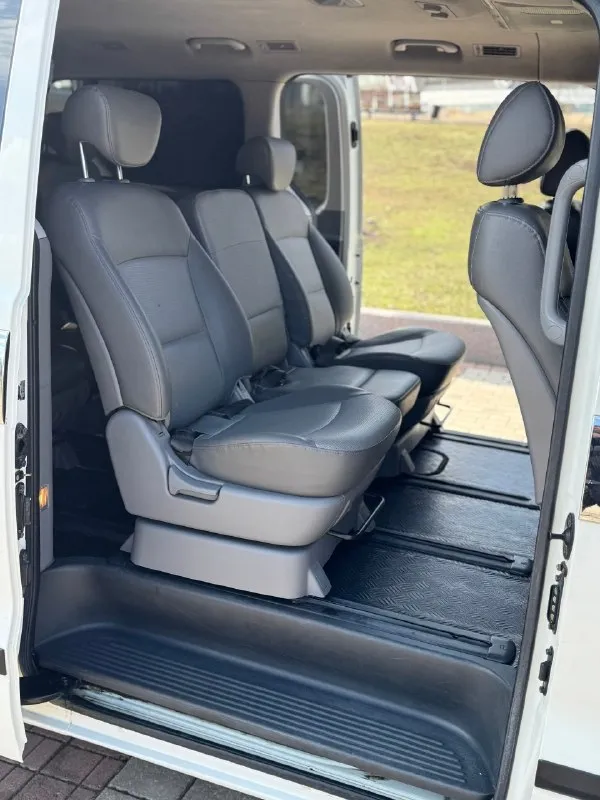 🚐 Продаётся hyundai grand starex 🚐
Год выпуска: 2010 двигатель: 2.5 дизель коробка передач: автомат пробег: 220 000 км (родной) установлен контрактный двигатель с пробегом всего 30 000 км
Автомобиль в хорошем техническом состоянии, полностью на ходу. Двигатель работает отлично, тянет уверенно, коробка переключает плавно без рывков. Машина обслуживалась своевременно.
Большой, комфортный и очень вместительный минивэн — идеальный вариант как для семьи, так и для работы, поездок или бизнеса. Удобная посадка, просторный салон, много места для пассажиров и багажа.
Родное остекление по кругу, зелёная автотека — прозрачная история автомобиля.
💰 Цена: 1 550 000 рублей
📞 Телефон: +7 949 458 29 30
Звоните или пишите — всё расскажу и покажу, возможен разумный торг!
📞 🇷🇺 Звоните: +79494582930 - фотография - 7