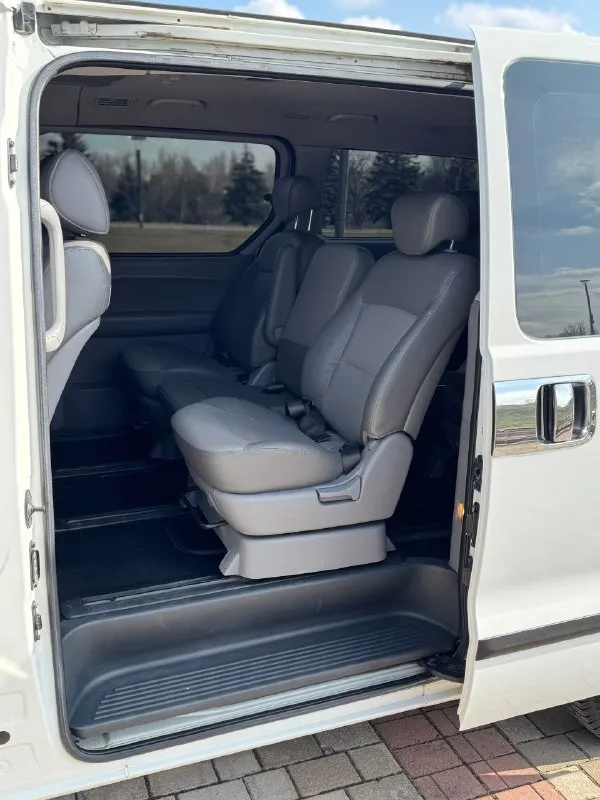 🚐 Продаётся hyundai grand starex 🚐
Год выпуска: 2010 двигатель: 2.5 дизель коробка передач: автомат пробег: 220 000 км (родной) установлен контрактный двигатель с пробегом всего 30 000 км
Автомобиль в хорошем техническом состоянии, полностью на ходу. Двигатель работает отлично, тянет уверенно, коробка переключает плавно без рывков. Машина обслуживалась своевременно.
Большой, комфортный и очень вместительный минивэн — идеальный вариант как для семьи, так и для работы, поездок или бизнеса. Удобная посадка, просторный салон, много места для пассажиров и багажа.
Родное остекление по кругу, зелёная автотека — прозрачная история автомобиля.
💰 Цена: 1 550 000 рублей
📞 Телефон: +7 949 458 29 30
Звоните или пишите — всё расскажу и покажу, возможен разумный торг!
📞 🇷🇺 Звоните: +79494582930 - фотография - 8
