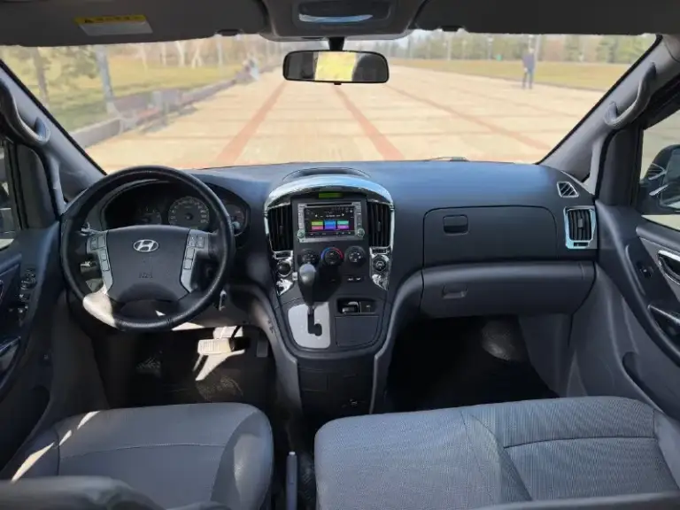 🚐 Продаётся hyundai grand starex 🚐
Год выпуска: 2010 двигатель: 2.5 дизель коробка передач: автомат пробег: 220 000 км (родной) установлен контрактный двигатель с пробегом всего 30 000 км
Автомобиль в хорошем техническом состоянии, полностью на ходу. Двигатель работает отлично, тянет уверенно, коробка переключает плавно без рывков. Машина обслуживалась своевременно.
Большой, комфортный и очень вместительный минивэн — идеальный вариант как для семьи, так и для работы, поездок или бизнеса. Удобная посадка, просторный салон, много места для пассажиров и багажа.
Родное остекление по кругу, зелёная автотека — прозрачная история автомобиля.
💰 Цена: 1 550 000 рублей
📞 Телефон: +7 949 458 29 30
Звоните или пишите — всё расскажу и покажу, возможен разумный торг!
📞 🇷🇺 Звоните: +79494582930 - фотография - 9