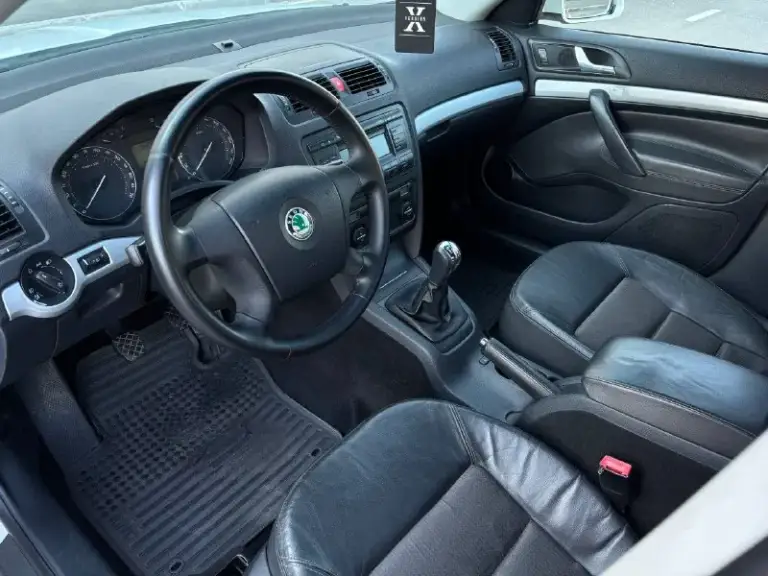 Skoda octavia a5 2005
Автомобиль в отличном состоянии. Надежный 2-х литровый атмосферный мотор в паре с 6-ступенчатой механикой!
Масло не расходует, коробка не хрустит и не выбивает.
Вместительный багажник (лифтбек)
Технически автомобиль исправен. (есть заказ наряд последних работ)
Кузов в родном окрасе!
Салон отлично сохранился! Не порванный, не затертый. Кожа в хорошем состоянии.
Электрика в штатном режиме, всё работает
Климат-контроль работает отлично.
Без дтп. Юридический чист, готов к оформлению
Цена 690.000₽ торг
+79496433509
Г. Мариуполь
📞 Звоните: +7(949)6433509 - фотография - 7
