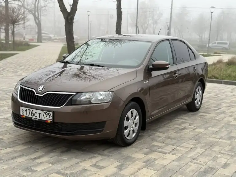 Продам skoda rapid 2019 год 1.6 мкпп автомобиль в состояние нового родной пробег 66000 тыс эксплуатировался одним собственником потом перешёл по наследству эксплуатировался без дтп весь в родном окрасе! Все стекла в круг родные нет не царапин ни вмятин состояние близко к новому! По технической части идеальный с новья заливалось только оригинальное масло осмотр город мариуполь цена 1375000 тыс рублей по всем вопросам звоните +79497221071 - фотография - 2