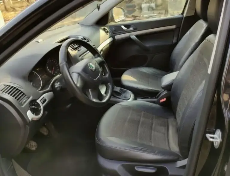Skoda octavia a5
1.6 Мкпп
2012 Г.
Пробег 220 тыс. Км
Abs, гур, airbags, климат-контроль, подогрев сидений, хорошая музыка, магнитола android, эсп, установлена неоновая подсветка дверей и в салоне со сменой цвета.
1500 Км назад прошла большое то: заменён грм, масла, фильтры, обслужена ходовая.
Климат заправлен, печка работает отлично.
Вложений не требует, все исправно. Каждый день на ходу, радует динамикой и расходом топлива.
Хорошему человеку отдам летнюю резину на титановых дисках
🔥 Авто в действительно хорошем состоянии
770 Тыс. Руб, торг у капота
Дебальцево
+79490066906

📞 Звоните: +7(949)0066906 - фотография - 7