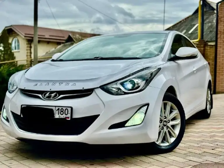 Продам hyundai elantra 2015 г 1.8 ат(148 с. Л. ) родной пробег 135 000 км автомобиль в отличном состоянии не битый не крашеный один хозяин самая максимальная комплектация климат контроль четыре стеклоподъемника электро зеркала подогрев сидений мультируль подогрев руля салон в отличном состоянии сигнализация с автозапуском два комплекта ключей сервисная книжки гараж хранение цена 1 350 000 руб. Телефон +7 949 50 999 58 whatsapp telegram привязаны - фотография - 4