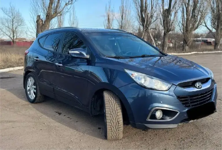 Продам автомобиль hyundai ix35 2011 год с панорамой в отличном состоянии. От собственника. Без задиров, катализатор удален. Работает идеально.
Техосмотр пройден ✅двигатель 2.0 бензин работает идеально, кпп автомат без нареканий. Авто проедет любые расстояния 👍 стекла все заводские. Кузов 💯% выглядит как на фото, без рыжиков и гнили. Самая максимальная комплектация 🔥
Полный привод. Климат контроль, подогрев сидений спереди и сзади, электроскладывание зеркал, 4эл. Стеклоподъемника, обогрев заднего стекла и зеркал, хорошая аудиосистема, мультируль, круиз контроль, abs, esp. Кожаный салон. Ходовая часть полностью обслужена, ничего не стучит и не гремит. Автомобиль абсолютно никаких вложений не требует, сел и поехал. Антрацит.
Обращаться по торг у капота.
💵Цена 1млн 145тыс руб !!!
+79590200956

📞 Звоните: +7(959)0200956 - фотография - 2