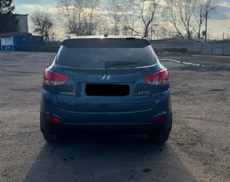 Продам автомобиль hyundai ix35 2011 год с панорамой в отличном состоянии. От собственника. Без задиров, катализатор удален. Работает идеально.
Техосмотр пройден ✅двигатель 2.0 бензин работает идеально, кпп автомат без нареканий. Авто проедет любые расстояния 👍 стекла все заводские. Кузов 💯% выглядит как на фото, без рыжиков и гнили. Самая максимальная комплектация 🔥
Полный привод. Климат контроль, подогрев сидений спереди и сзади, электроскладывание зеркал, 4эл. Стеклоподъемника, обогрев заднего стекла и зеркал, хорошая аудиосистема, мультируль, круиз контроль, abs, esp. Кожаный салон. Ходовая часть полностью обслужена, ничего не стучит и не гремит. Автомобиль абсолютно никаких вложений не требует, сел и поехал. Антрацит.
Обращаться по торг у капота.
💵Цена 1млн 145тыс руб !!!
+79590200956

📞 Звоните: +7(959)0200956 - фотография - 6