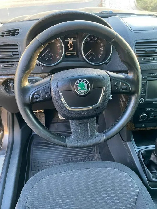 Skoda yeti 2012 год 🔥 260 тыс км, 1.2мт, 105л. С, бензин, передний привод характеристики: поколение 1 год выпуска: 2012 пробег: 260 тыс. Км кузов: внедорожник 5 дверей цвет: коричневый двигатель: 1.2л/105л. С/бензин кпп: механическая привод: передний руль: левый состояние: хорошее владельцы: 3 и более птс: оригинал таможня: растаможен !обмен не интересует! Чешская сборка, оригинальный пробег, автомобиль обслужен и готов к дальнейшей эксплуатации. Все жидкости и фильтра поменяны. Двигатель и коробка без нареканий. Высокий клиренс. Богатая комплектация: круиз-контроль, климат-контроль, подогрев сидений, передние и задние электростеклоподьемники, мульти-руль, аудиосистема bolero. Вместительная, надежная, резвая машина, салон трансформер. Два комплекта резины. Реальному покупателю торг возле авто цена: 800 тыс. Руб контакт: +79493700575 (сергей) город: харцызск
📞 Звоните: +7(949)3700575 - фотография - 5