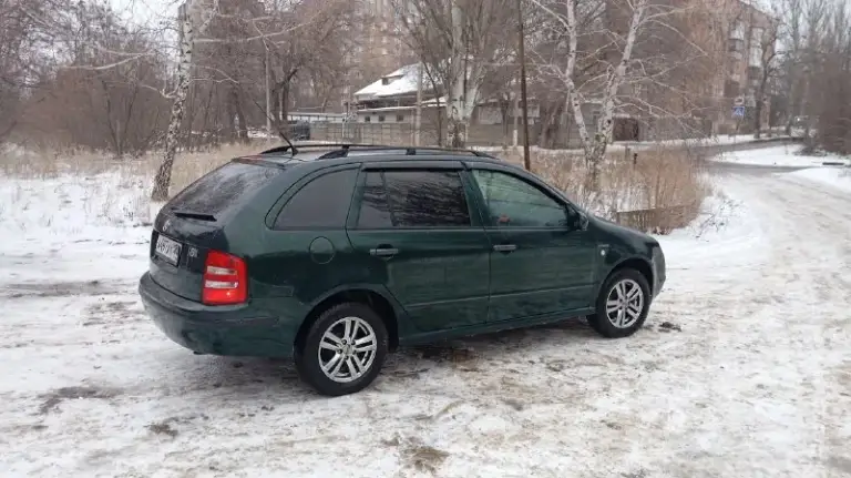 Skoda fabia 2004г. В хорошем состоянии. 1,4л. 225000т. Км. Едет бодро, не дымит.
По ходовой в порядке. Новый радиатор. Перебрана рулевая рейка. Кондицинер работает, новый испаритель. Генератор обслужен(bosh). Потолок перетянут. Андроид магнитола. Музыка новая. Двигатель работает ровно, тянет отлично. Коробка мягкая, не выбивает. Два комплекта резины. Два комплекта дисков (литье и железо). Два ключа. Чистая, опрятная. В машине не курили. Причина продажи-покупка нового автомобиля. Документы на меня. Оформление в мрэо без проблем.
470000.Торг у капота. +79497260781 +79498618265
📞 Звоните: +7(949)7260781 - фотография - 7