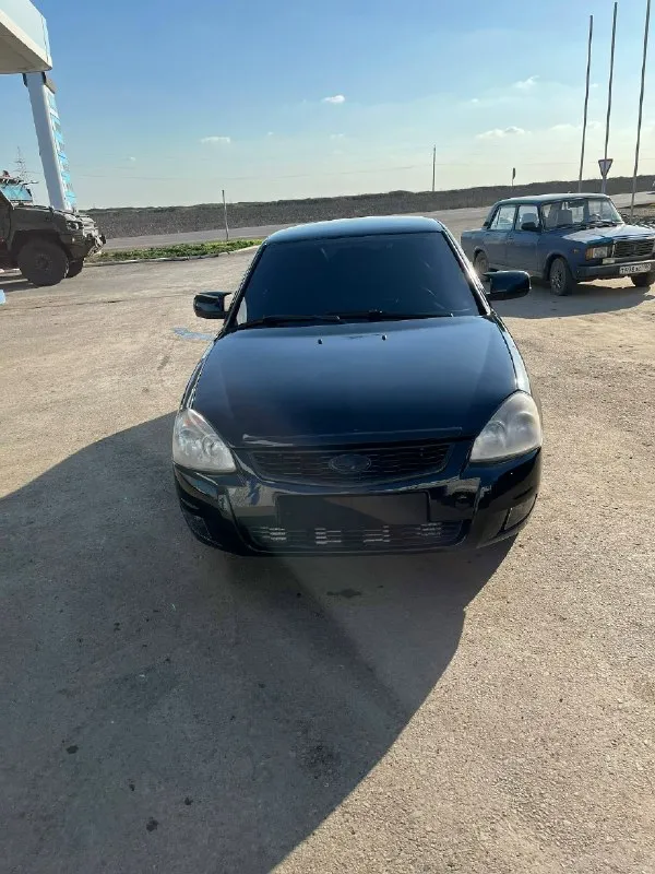 Ваз priora в продаже приора 2007г. В. Стаканы живые, дно с порогами в отличном состоянии, могу дополнить фото по запросу. По салону стоит сенсорная магнитола 7 дюймов с большим функционалом, чёрный потолок с звёздным небом, пересвет салона, контурная подсветка салона, консоль и руль приора 2, новый ковролин, авто шумлено в круг кроме багажника был кап ремонт двигателя и кпп 15т. Км назад, кпп включает мягко ничего не выбивает не хрустит, по двигателю вопросов нет гидрики не стучат работает ровно не троит едит очень бодро, стоит новый генератор и аккумулятор. Выхлопная трасса, паук 4/1 стингер, стоковый резонатор и прямо точная банка авто на штампах на новой резине. Новые тормоза в круг тормозят очень хорошо биение в руль никакого нету. По кузову гнили и рыжья нету, кузов после палировки покрыт керамикой стоит новый передний бампер. Юридически чистая, птс, стс, я хозяин. На учет встанет без проблем. Цена: 510000руб. , торг. +79495050818 номер для связи
📞 Звоните: +7(949)5050818 - фотография - 1