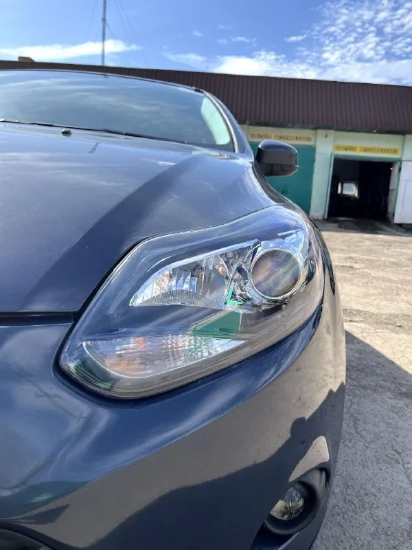Продаётся ford focus 3 1.6л, 105л. С. 2012 года, 203000км пробег в хорошем состоянии. Делать ничего не нужно, по ходовке, по салону в отличном состоянии, кузов без гнили и рыжиков. Масло меняю каждые 5000км, стоят biled линзы в фарах и led линзы в птф. Стоит шустрая android магнитола 6/128, также установлена приборная панель с большим цветным экраном. Также в авто имеется зимний пакет-обогрев лобового стекла, форсунок омывателя, зеркал заднего вида и обогрев передних сидений. Зашумленны 4 двери и поменяны штатные динамики. Все кнопки работают, печка греет, кондиционер холодит. За машину уверен, не подводила никогда, готов на любые проверки. Все вопросы по ☎️ +79493133991. Цена 780 т. Р, торг реальному покупателю у капота, макеевка.
📞 Звоните: +7(949)3133991 - фотография - 2
