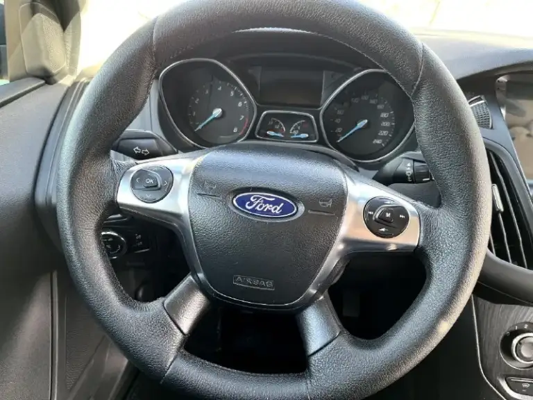 Продаётся ford focus 3 1.6л, 105л. С. 2012 года, 203000км пробег в хорошем состоянии. Делать ничего не нужно, по ходовке, по салону в отличном состоянии, кузов без гнили и рыжиков. Масло меняю каждые 5000км, стоят biled линзы в фарах и led линзы в птф. Стоит шустрая android магнитола 6/128, также установлена приборная панель с большим цветным экраном. Также в авто имеется зимний пакет-обогрев лобового стекла, форсунок омывателя, зеркал заднего вида и обогрев передних сидений. Зашумленны 4 двери и поменяны штатные динамики. Все кнопки работают, печка греет, кондиционер холодит. За машину уверен, не подводила никогда, готов на любые проверки. Все вопросы по ☎️ +79493133991. Цена 780 т. Р, торг реальному покупателю у капота, макеевка.
📞 Звоните: +7(949)3133991 - фотография - 5