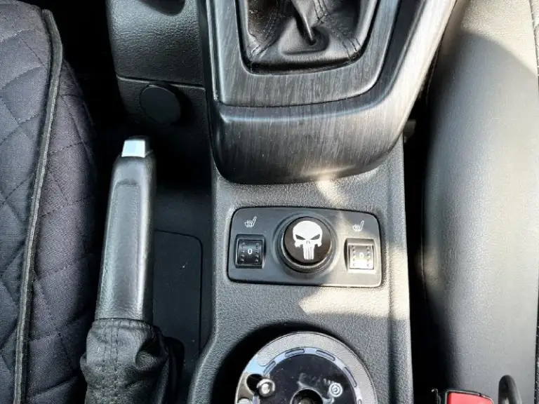Продаётся ford focus 3 1.6л, 105л. С. 2012 года, 203000км пробег в хорошем состоянии. Делать ничего не нужно, по ходовке, по салону в отличном состоянии, кузов без гнили и рыжиков. Масло меняю каждые 5000км, стоят biled линзы в фарах и led линзы в птф. Стоит шустрая android магнитола 6/128, также установлена приборная панель с большим цветным экраном. Также в авто имеется зимний пакет-обогрев лобового стекла, форсунок омывателя, зеркал заднего вида и обогрев передних сидений. Зашумленны 4 двери и поменяны штатные динамики. Все кнопки работают, печка греет, кондиционер холодит. За машину уверен, не подводила никогда, готов на любые проверки. Все вопросы по ☎️ +79493133991. Цена 780 т. Р, торг реальному покупателю у капота, макеевка.
📞 Звоните: +7(949)3133991 - фотография - 7