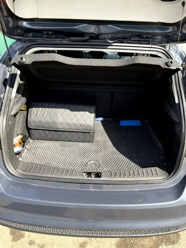 Продаётся ford focus 3 1.6л, 105л. С. 2012 года, 203000км пробег в хорошем состоянии. Делать ничего не нужно, по ходовке, по салону в отличном состоянии, кузов без гнили и рыжиков. Масло меняю каждые 5000км, стоят biled линзы в фарах и led линзы в птф. Стоит шустрая android магнитола 6/128, также установлена приборная панель с большим цветным экраном. Также в авто имеется зимний пакет-обогрев лобового стекла, форсунок омывателя, зеркал заднего вида и обогрев передних сидений. Зашумленны 4 двери и поменяны штатные динамики. Все кнопки работают, печка греет, кондиционер холодит. За машину уверен, не подводила никогда, готов на любые проверки. Все вопросы по ☎️ +79493133991. Цена 780 т. Р, торг реальному покупателю у капота, макеевка.
📞 Звоните: +7(949)3133991 - фотография - 9
