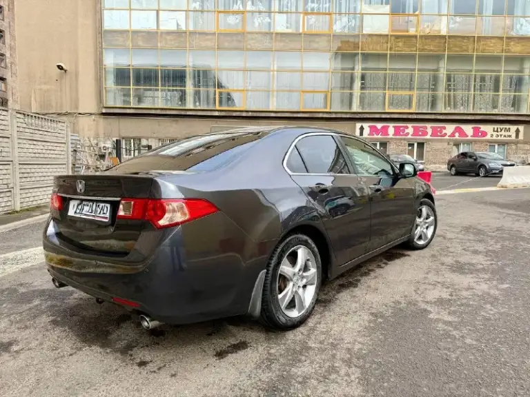 Honda accord executive 2,4 at
2011 Год, пробег 114 тыс.
Коробка: автомат
201 Л. С. , передний привод
Сборка япония
Европейка, куплена в г. Донецке в 2011г. С салона honda
Первый и единственный собственник

Учет на 180 регионе (днр)
Осмотр г. Донецк
+79494245201

Цена:
1600000 Руб

Продаю свой автомобиль honda accord executive в
Максимальной комплектации с допами! Я первый хозяин!
Максимальная комплектация.
Автомобиль куплен в автосалоне г. Донецка в 2011 году.
Пробег оригинальный, за машиной ухаживал (это же аккорд).
Замена масла каждые 7000 тысяч, двигатель без нареканий, ходовая и рейка в идеале, доустановлен гу teyes, камера заднего вида,
Память сидений, кожа, люк, и много всего, даже
Адаптивный ксенон.
Все стекла оригинальные!
Да и все в машине оригинальное! Ничего не колхозилось. Без дтп.
Все в родной краске. Продаю в хорошие руки связи с покупкой
Нового авто, никуда не спешу, не продам не расстроюсь буду сам ездить. Перекупщикам просьба не
Беспокоить потратите свое и мое время, а за дешево не
Отдам. Обмен не интересует. Обоснованный торг
Хорошему покупателю уместен. Последний самурай европы для ценящих и понимающих людей ! - фотография - 3