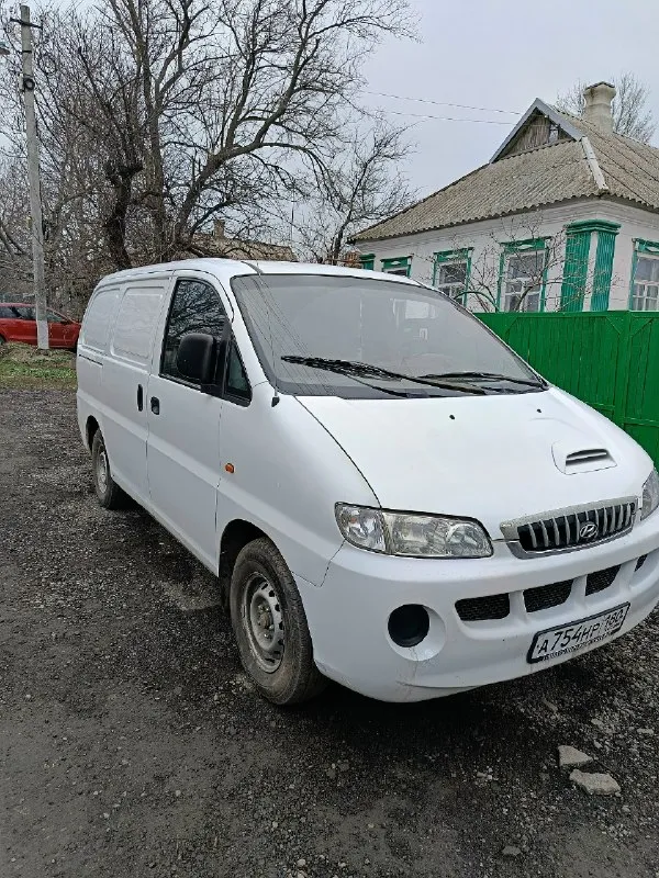 Продам комфортный грузовой фургон hyundai h-1 2002 г. В. , 2 пассажирских места, двигатель d4bh 2,5 td, двигатель масло не расходует, все жидкости на месте, не уходят. Из последнего ремонта, новый комплект грм, новая оригинальная турбина и 4 новых оригинальных форсунки. Вложений в ближайшее время автомобиль не потребует. 2 комплекта колес зима/лето. Машина личная, в достойном состоянии, использую в личных целях(занимаюсь хозяйственными товарами). Тяжести не возил, в дтп автомобиль не был. Заводится с полоборота, продажа в связи с надобностью автомобиля большей кубатуры. Цена 590 000₽, торг у капота. Вопросы в личные сообщения или по телефону +79491043391 осмотр г. Амвросиевка
📞 Звоните: +7(949)1043391 - фотография - 1