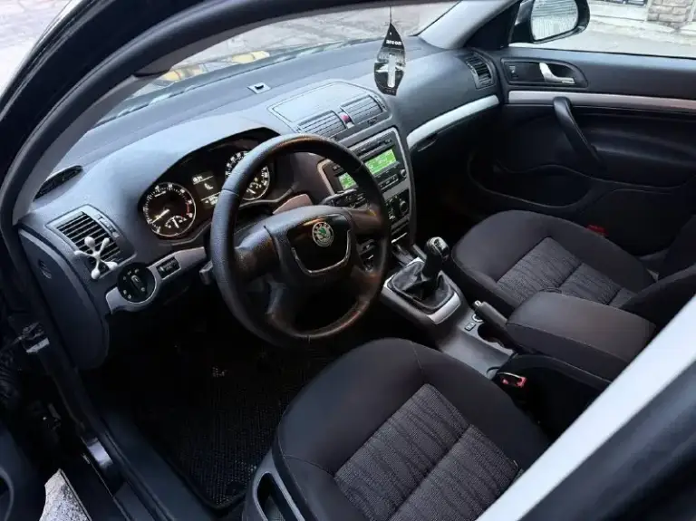 Цена: 720.000₽ 🔥🔥🔥срочно
2011Г.
Skoda octavia a5 рестайлинг
1 Владелец/птс оригинал
Пробег 138,000км
Не гнилая / не ржавая!
По кузову два окраса
1,8Т тянет отлично
Коробка механика 6ступка
Авто каждый день на ходу, машина местная не пригон, полный эл. Пакет, с переоформление и диагностической картой помогу.
Город: донецк
+79493171530 Или в тг

📞 Звоните: +7(949)3171530 - фотография - 7