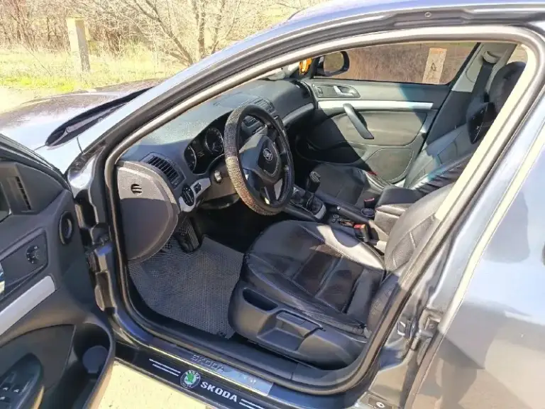 Продам шкода а5 1.8tsi 2011г. 260т. Пробега. По комплектации датчик дождя и света, круиз, подогрев сидений, кондиционер рабочий, двухдиновая магнитола с камерой заднего вида, новая летняя резина, полностью новая ходовая перед и зад, новые блины но есть небольшие недочеты по кузову расскажу по телефону
720Т. ₽ торг
+79493558647 - фотография - 9