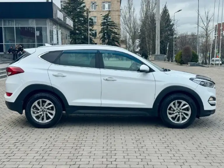 Hyundai tucson официал
2017 Год выпуска
Двигатель 2.0 бензин
Коробка автомат
4Wd (полный привод )

Автомобиль в хорошем состоянии
Кузов без дтп, весь в заводском окрасе !!!
Двигатель, коробка, ходовая на 5
Машина не требует не каких вложений,
Готов на любые проверки с вашей стороны !

Максимальная комплектация,
Бесключевой доступ (start-stop)
Кожаный салон,
Роздельный климат-контроль,
Круиз-контроль,
Датчики света, и дождя,
Подогревы всех сидений,
Подогрев руля, зеркал, и стекл,
Большой монитор с камерой заднего вида,
И многое другое…

С документами полный порядок,
Могу присутствовать в мрэо для подного переоформления на вас. !

Г. Донецк
Цена 1.870 тыс. ₽
Звоните остальное по тел.
+79495210905
📞 🇷🇺 Звоните: +79495210905 - фотография - 5