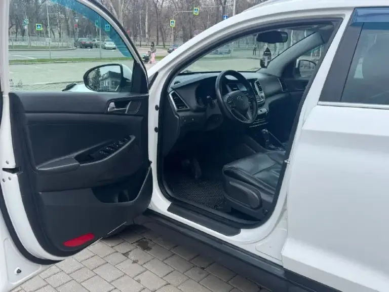 Hyundai tucson официал
2017 Год выпуска
Двигатель 2.0 бензин
Коробка автомат
4Wd (полный привод )

Автомобиль в хорошем состоянии
Кузов без дтп, весь в заводском окрасе !!!
Двигатель, коробка, ходовая на 5
Машина не требует не каких вложений,
Готов на любые проверки с вашей стороны !

Максимальная комплектация,
Бесключевой доступ (start-stop)
Кожаный салон,
Роздельный климат-контроль,
Круиз-контроль,
Датчики света, и дождя,
Подогревы всех сидений,
Подогрев руля, зеркал, и стекл,
Большой монитор с камерой заднего вида,
И многое другое…

С документами полный порядок,
Могу присутствовать в мрэо для подного переоформления на вас. !

Г. Донецк
Цена 1.870 тыс. ₽
Звоните остальное по тел.
+79495210905
📞 🇷🇺 Звоните: +79495210905 - фотография - 8