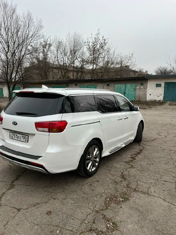 В связи с обновлением семейного парка в продаже kia carnival 2017 г. В. Это последние поколение с чугунным блоком и без adblue. Идеальный автомобиль для дальних поездок. По комплектации: - цвет – белый перламутр; - 2,2 дизель; - 6 акпп; - два люка; - датчики парковки (спереди/сзади) и датчики слепых зон; - 3-х зонный климат-контроль; - вентиляция и обогрев передних кресел; - подогрев второго ряда сидений; - вместимость 8+1 чел. (3 ряда капитанских кресел); - 2 сдвижных автоматических электро-двери (управляются из салона / с пульта / непосредственно ручкой); автомобиль не требует внимания: замена масла 2500км назад, ходовая часть без замечаний, за последние 40000 км 4 частичных замены масла акпп. Продажа от единственного собственника! Установлен хороший свет! Регистратор с двумя камерами. Летние шины в подарок! Обмен не интересен! На площадки ставить не буду. Любые проверки! 2 800 000 р +7949-487-61-31 +7988-536-77-09 александр
📞 Звоните: +7(949)4876131 - фотография - 2