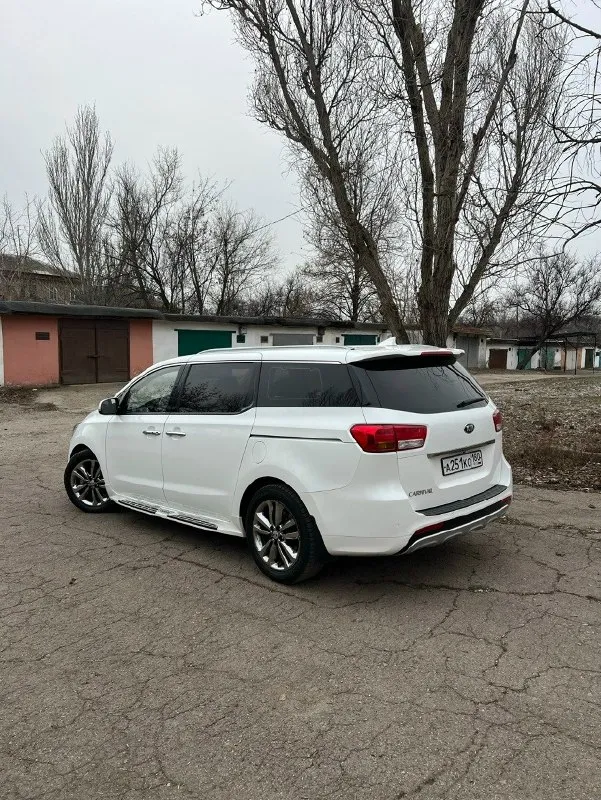 В связи с обновлением семейного парка в продаже kia carnival 2017 г. В. Это последние поколение с чугунным блоком и без adblue. Идеальный автомобиль для дальних поездок. По комплектации: - цвет – белый перламутр; - 2,2 дизель; - 6 акпп; - два люка; - датчики парковки (спереди/сзади) и датчики слепых зон; - 3-х зонный климат-контроль; - вентиляция и обогрев передних кресел; - подогрев второго ряда сидений; - вместимость 8+1 чел. (3 ряда капитанских кресел); - 2 сдвижных автоматических электро-двери (управляются из салона / с пульта / непосредственно ручкой); автомобиль не требует внимания: замена масла 2500км назад, ходовая часть без замечаний, за последние 40000 км 4 частичных замены масла акпп. Продажа от единственного собственника! Установлен хороший свет! Регистратор с двумя камерами. Летние шины в подарок! Обмен не интересен! На площадки ставить не буду. Любые проверки! 2 800 000 р +7949-487-61-31 +7988-536-77-09 александр
📞 Звоните: +7(949)4876131 - фотография - 5