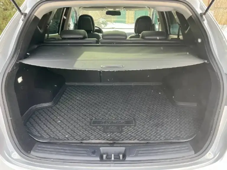 Продам hyundai ix35 sls в отличнейшем состоянии!
Год выпуска: 2011
Пробег: 204 000 км (родной пробег )
Двигатель: 2.0 бензин
Коробка передач: автомат
Привод: полный
Учет: местный
Все стекла родные !
Автомобиль полностью обслужен, включая шлицы полного привода и панорамную крышу. Двигатель в идеальном состоянии, без задиров. Максимальная комплектация.
Особенности и оборудование:
• Панорамная крыша
• Бесключевой доступ и запуск двигателя с кнопки start-stop
• Родной кожаный салон
• Аудиосистема hannibal sounds (6 колонок, сабвуфер в штатном месте)
• Камера заднего вида full hd и парктроники
• Gps-навигация
• Hands-free bluetooth с управлением на руле
• Круиз-контроль и система спуска с горы
• Блокировка дифференциала
• Датчики света и дождя
• Обогрев сидений (4 зоны)
• Двухзонный климат-контроль
• Gsm-сигнализация с автозапуском
• Два комплекта резины
Автомобиль готов к осмотру в донецке.
Прилег техосмотр !
Цена: 1 300 000
📲 Tg: sss$
📞 Звоните: +7(949)5905326 - фотография - 10