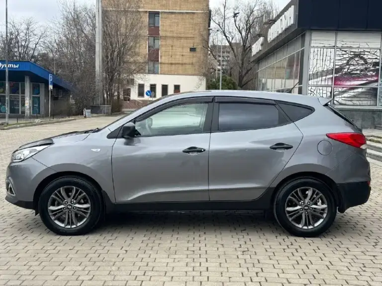 Hyundai ix35 эксклюзив
2014 Год выпуска
Двигатель 2.0 бензин
Коробка механика 6-ти ступка
Честный пробег 81 тыс. Км

Авто не нуждаеться не в каких либо вложениях
Состояние нового автомобиля,

В автомобиле есть все для комфорта
Кондиционер,
Круиз контроль,
Подогревы зеркал,
Подогревы сидений,
Многофункциональная магнитола
Bluetooth, usb, громкая связь,
Камера заднего вида,
Видеорегистратор перед, и зад,
И многое другое !

Г. Донецк
Цена 1.430 тыс. ₽
Звоните остальное по тел.
+79495210885 - фотография - 2