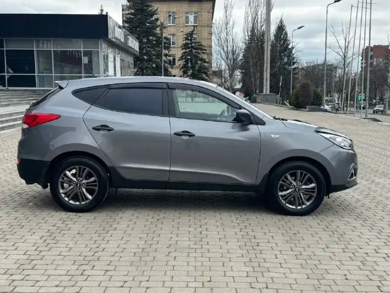 Hyundai ix35 эксклюзив
2014 Год выпуска
Двигатель 2.0 бензин
Коробка механика 6-ти ступка
Честный пробег 81 тыс. Км

Авто не нуждаеться не в каких либо вложениях
Состояние нового автомобиля,

В автомобиле есть все для комфорта
Кондиционер,
Круиз контроль,
Подогревы зеркал,
Подогревы сидений,
Многофункциональная магнитола
Bluetooth, usb, громкая связь,
Камера заднего вида,
Видеорегистратор перед, и зад,
И многое другое !

Г. Донецк
Цена 1.430 тыс. ₽
Звоните остальное по тел.
+79495210885 - фотография - 5