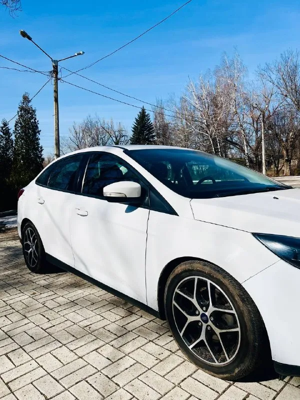 Ford focus 3 sel рестайлинг (чистая американка)
Макеевка
Год выпуска: 2018
Пробег: 54 000 км
Двигатель: бензин 2.0 (160 л. С. ) powershift
Комплектация sel (максимальная) — высокий уровень комфорта:
— Двухзонный климат-контроль
— Круиз-контроль
— Подогрев передних сидений
— Подогрев руля
— Подогрев зеркал и лобового стекла
— Обогрев форсунок стеклоомывателя
— Электрозеркала
— Электрический люк
— Камера заднего вида
— Задний парктроник
— Abs, esp
— Датчик дождя
— Настраиваемая подсветка салона
— Сенсорная мультимедиа с carplay
И многое другое.
Масло менялось каждые 6–7 тыс. Км, только своевременное обслуживание.
Гаражное хранение.
Два комплекта резины. В машину вложено очень много внимания и заботы. Делалось всё для себя — никаких «перед продажей». Всё обслужено, всё поменяно, новые пороги, кузов и салон в идеальном состоянии. Машина едет мягко, руль лёгкий, ход плавный — комфорт действительно на высоком уровне.
Документы полностью в порядке. Полное переоформление.
Цена: 1 270 000 руб
+79490763615 - фотография - 2