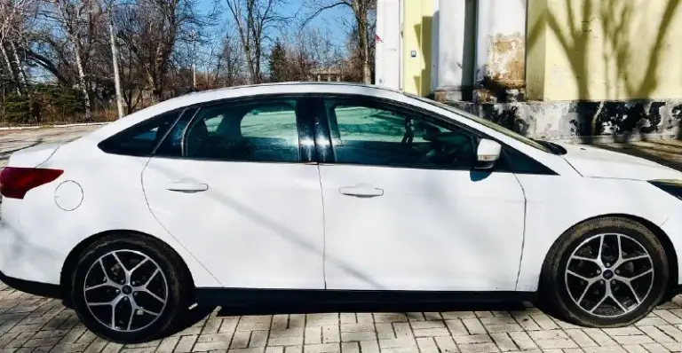 Ford focus 3 sel рестайлинг (чистая американка)
Макеевка
Год выпуска: 2018
Пробег: 54 000 км
Двигатель: бензин 2.0 (160 л. С. ) powershift
Комплектация sel (максимальная) — высокий уровень комфорта:
— Двухзонный климат-контроль
— Круиз-контроль
— Подогрев передних сидений
— Подогрев руля
— Подогрев зеркал и лобового стекла
— Обогрев форсунок стеклоомывателя
— Электрозеркала
— Электрический люк
— Камера заднего вида
— Задний парктроник
— Abs, esp
— Датчик дождя
— Настраиваемая подсветка салона
— Сенсорная мультимедиа с carplay
И многое другое.
Масло менялось каждые 6–7 тыс. Км, только своевременное обслуживание.
Гаражное хранение.
Два комплекта резины. В машину вложено очень много внимания и заботы. Делалось всё для себя — никаких «перед продажей». Всё обслужено, всё поменяно, новые пороги, кузов и салон в идеальном состоянии. Машина едет мягко, руль лёгкий, ход плавный — комфорт действительно на высоком уровне.
Документы полностью в порядке. Полное переоформление.
Цена: 1 270 000 руб
+79490763615 - фотография - 3