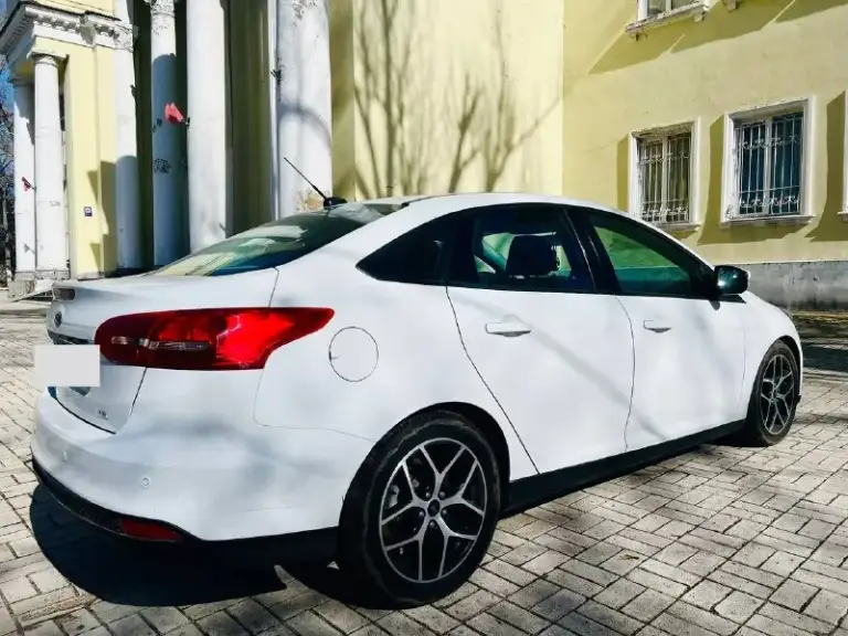 Ford focus 3 sel рестайлинг (чистая американка)
Макеевка
Год выпуска: 2018
Пробег: 54 000 км
Двигатель: бензин 2.0 (160 л. С. ) powershift
Комплектация sel (максимальная) — высокий уровень комфорта:
— Двухзонный климат-контроль
— Круиз-контроль
— Подогрев передних сидений
— Подогрев руля
— Подогрев зеркал и лобового стекла
— Обогрев форсунок стеклоомывателя
— Электрозеркала
— Электрический люк
— Камера заднего вида
— Задний парктроник
— Abs, esp
— Датчик дождя
— Настраиваемая подсветка салона
— Сенсорная мультимедиа с carplay
И многое другое.
Масло менялось каждые 6–7 тыс. Км, только своевременное обслуживание.
Гаражное хранение.
Два комплекта резины. В машину вложено очень много внимания и заботы. Делалось всё для себя — никаких «перед продажей». Всё обслужено, всё поменяно, новые пороги, кузов и салон в идеальном состоянии. Машина едет мягко, руль лёгкий, ход плавный — комфорт действительно на высоком уровне.
Документы полностью в порядке. Полное переоформление.
Цена: 1 270 000 руб
+79490763615 - фотография - 4