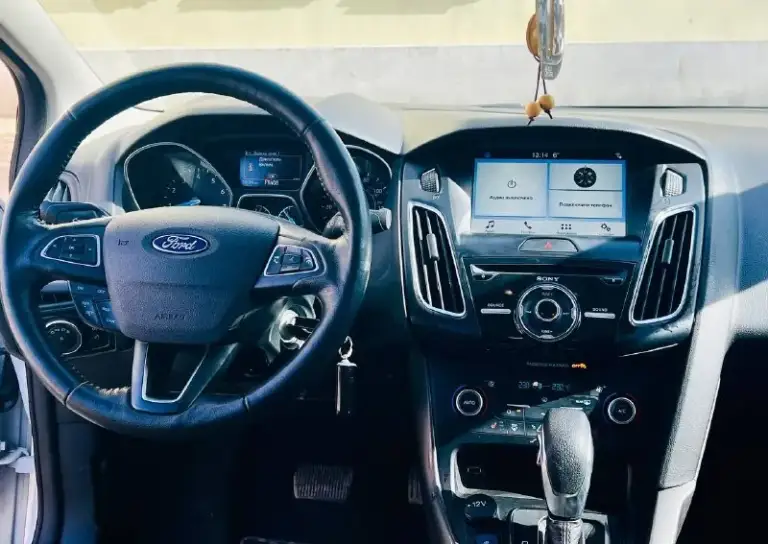 Ford focus 3 sel рестайлинг (чистая американка)
Макеевка
Год выпуска: 2018
Пробег: 54 000 км
Двигатель: бензин 2.0 (160 л. С. ) powershift
Комплектация sel (максимальная) — высокий уровень комфорта:
— Двухзонный климат-контроль
— Круиз-контроль
— Подогрев передних сидений
— Подогрев руля
— Подогрев зеркал и лобового стекла
— Обогрев форсунок стеклоомывателя
— Электрозеркала
— Электрический люк
— Камера заднего вида
— Задний парктроник
— Abs, esp
— Датчик дождя
— Настраиваемая подсветка салона
— Сенсорная мультимедиа с carplay
И многое другое.
Масло менялось каждые 6–7 тыс. Км, только своевременное обслуживание.
Гаражное хранение.
Два комплекта резины. В машину вложено очень много внимания и заботы. Делалось всё для себя — никаких «перед продажей». Всё обслужено, всё поменяно, новые пороги, кузов и салон в идеальном состоянии. Машина едет мягко, руль лёгкий, ход плавный — комфорт действительно на высоком уровне.
Документы полностью в порядке. Полное переоформление.
Цена: 1 270 000 руб
+79490763615 - фотография - 7