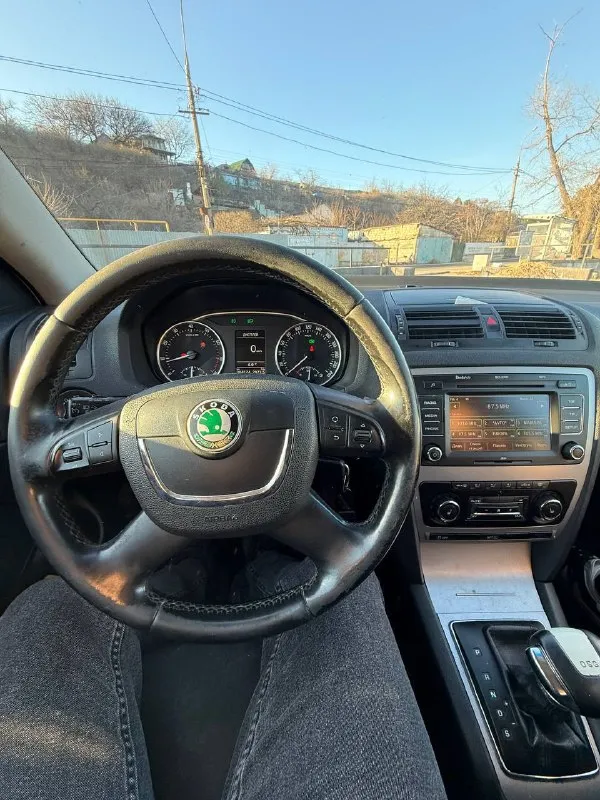 Продаётся skoda octavia a5 (2011 г. )
Отличный автомобиль в надёжном исполнении — надёжный выбор для повседневных поездок и дальних путешествий!
Основные характеристики:
* Год выпуска: 2011
* Двигатель: 1,8 л турбо
* Коробка передач: dsg‑7 (без проблем)
Комплектация:
* Полный мультируль
* Двухзонный климат‑контроль
* Датчик света
* Датчик дождя
* Круиз‑контроль
* Подогрев передних сидений
* Подогрев задних сидений
* Парктроники
Колёса и резина:
* Зима: штампованные диски 16′′
* Лето: диски 17′′ от audi
* 2 Комплекта резины
Цена 720.000 руб
+79493152797
📲 Tg: @partizan_l
📞 Звоните: +7(949)3152797 - фотография - 8