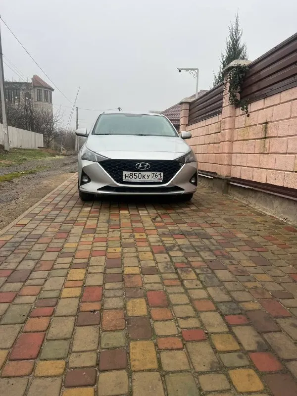 Hyundai solaris 1.6 2021. Пробег 97000.
Ничего делать не нужно. Полностью обслужена.
Езжу на ней сейчас.
Акпп. Катализатор отшит, прошита.
. Не такси.
Без дтп, стекла + окрас родное все, мотор шепчет, ходовая очень мягкая и приятная.
Цена 1530000 ( небольшой торг )
+79493678419 - фотография - 1