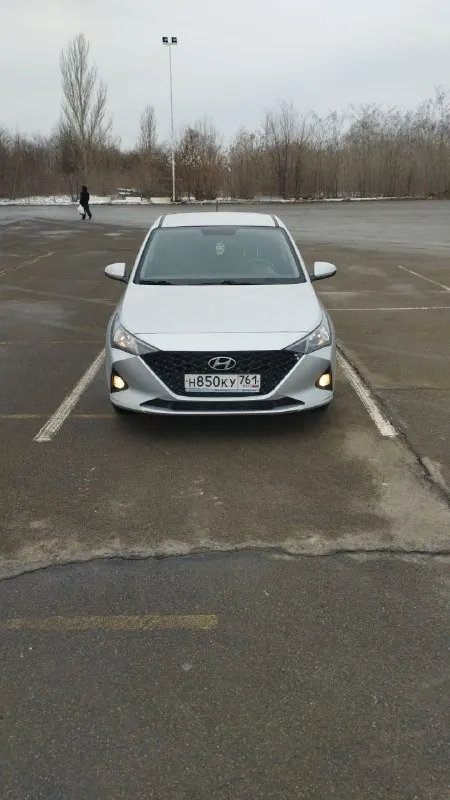 Hyundai solaris 1.6 2021. Пробег 97000.
Ничего делать не нужно. Полностью обслужена.
Езжу на ней сейчас.
Акпп. Катализатор отшит, прошита.
. Не такси.
Без дтп, стекла + окрас родное все, мотор шепчет, ходовая очень мягкая и приятная.
Цена 1530000 ( небольшой торг )
+79493678419 - фотография - 4