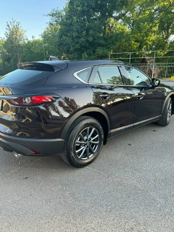 Продам новый автомобиль кроссовер mazda cx4 купленный в москве у официального дилера 👌надежный атмосферный бензиновый двигатель 2,0(158л. С. ), экономный расход топлива ✅автоматическая коробка передач ✅2023 год выпуска, куплена в салоне в 2024 году ✅оригинальный пробег 5462 км ✅пройдено первое то в ростове у официального дилера, сервисная книжка, авто на гарантии ✅ полный комплект ключей, и документов ✅антиблокировочная система ✅антипробуксовочная система ✅система контроля слепых зон ✅электро-регулировка и обогрев зеркал ✅складывание зеркал ✅электростеклоподьемники передние и задние ✅датчик проникновения в салон, в багажник ✅камера заднего вида ✅сигнализация с автозапуском ✅охранная система scher-khan x2 ✅элемент тмт ✅запуск двигателя с кнопки ✅система доступа без ключа ✅мультимедийный центр mazda, модул
📞 Звоните: +7(949)3911521 - фотография - 2