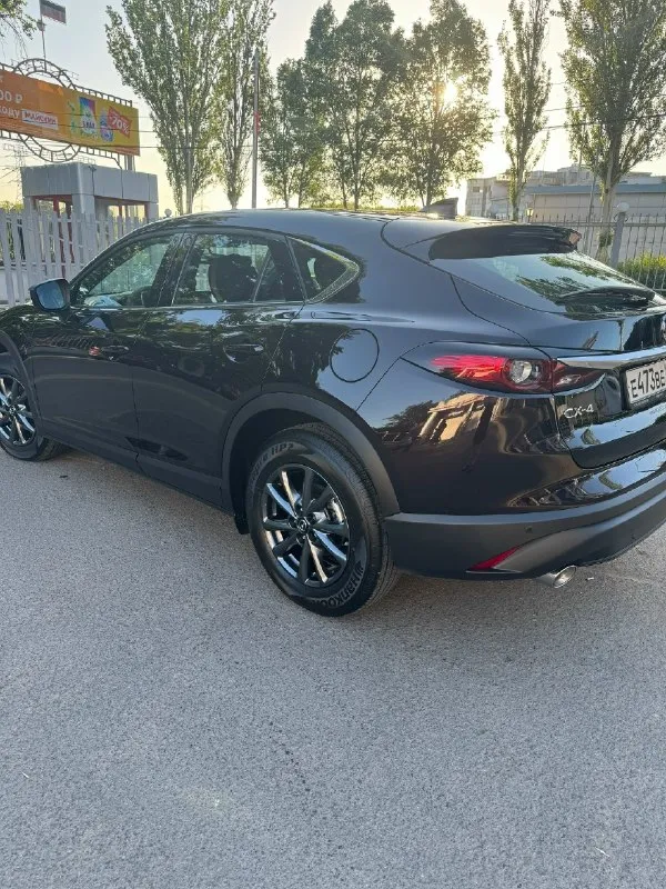 Продам новый автомобиль кроссовер mazda cx4 купленный в москве у официального дилера 👌надежный атмосферный бензиновый двигатель 2,0(158л. С. ), экономный расход топлива ✅автоматическая коробка передач ✅2023 год выпуска, куплена в салоне в 2024 году ✅оригинальный пробег 5462 км ✅пройдено первое то в ростове у официального дилера, сервисная книжка, авто на гарантии ✅ полный комплект ключей, и документов ✅антиблокировочная система ✅антипробуксовочная система ✅система контроля слепых зон ✅электро-регулировка и обогрев зеркал ✅складывание зеркал ✅электростеклоподьемники передние и задние ✅датчик проникновения в салон, в багажник ✅камера заднего вида ✅сигнализация с автозапуском ✅охранная система scher-khan x2 ✅элемент тмт ✅запуск двигателя с кнопки ✅система доступа без ключа ✅мультимедийный центр mazda, модул
📞 Звоните: +7(949)3911521 - фотография - 4