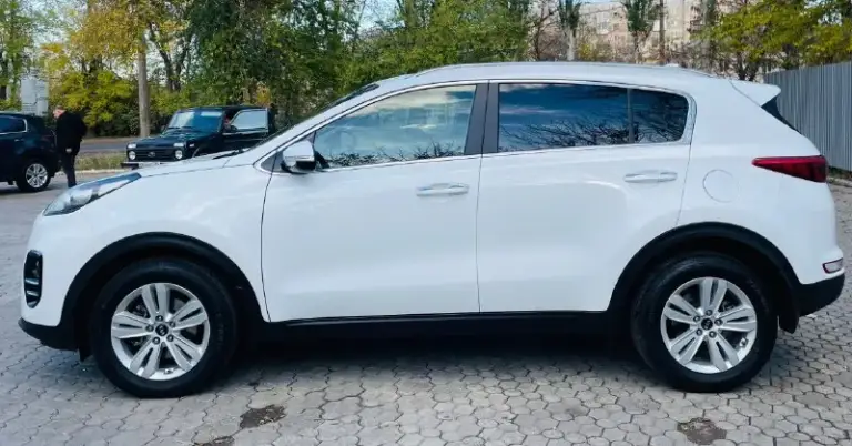 Срочная продажа автомобиль
Kia sportage официальный
В эксплуатации с 2018
Двигатель 2.0 бензин
Коробка автоматическая
Пробег родной 119 тыс. Км

Автомобиль в отличном состоянии,
Кузов без дтп ! Весь в заводском окрасе 1000% готов на любые проверки с вашей
Стороны без вопросов !!!

Пред максимальная комплектация
Роздельный климат-контроль,
Круиз-контроль, удобно
Датчики света, и дождя,
Подогревы всех сидений,
Руля, зеркал, и стекл,
Bluetooth mp3 cd usb aux
Навигация парктроники
Камера заднего вида,
И многое другое !

С документами полный порядок,
Любой вид оформления в мрео 🇷🇺

Осмотр г. Донецк ленинский район
По предварительному договору 📲
Цена 1.855:000 тысяч рублей торг у авто
Возможен обмен возможен кредит 💵
Звоните по номеру тел. +7949 396 98 52 ☎️
📞 🇷🇺 Звоните: +79493969852 - фотография - 4