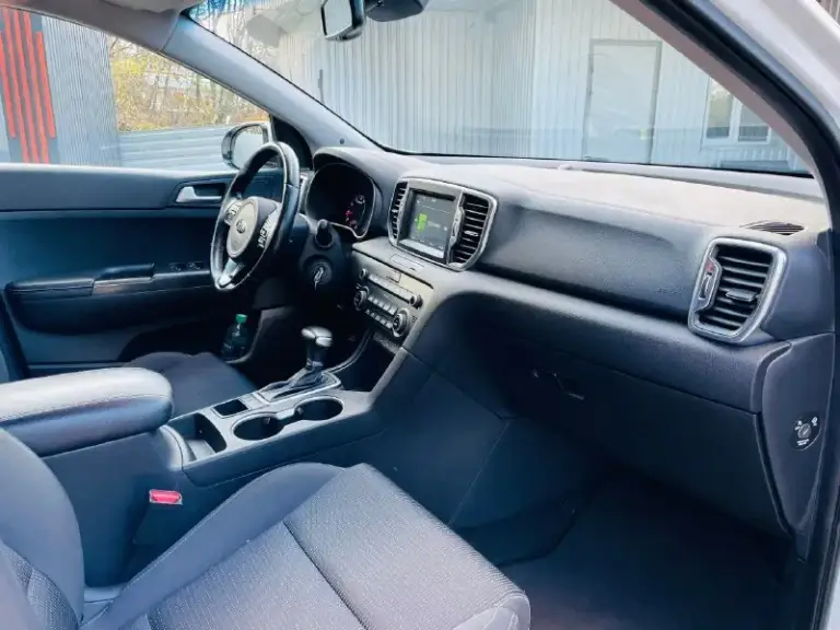 Срочная продажа автомобиль
Kia sportage официальный
В эксплуатации с 2018
Двигатель 2.0 бензин
Коробка автоматическая
Пробег родной 119 тыс. Км

Автомобиль в отличном состоянии,
Кузов без дтп ! Весь в заводском окрасе 1000% готов на любые проверки с вашей
Стороны без вопросов !!!

Пред максимальная комплектация
Роздельный климат-контроль,
Круиз-контроль, удобно
Датчики света, и дождя,
Подогревы всех сидений,
Руля, зеркал, и стекл,
Bluetooth mp3 cd usb aux
Навигация парктроники
Камера заднего вида,
И многое другое !

С документами полный порядок,
Любой вид оформления в мрео 🇷🇺

Осмотр г. Донецк ленинский район
По предварительному договору 📲
Цена 1.855:000 тысяч рублей торг у авто
Возможен обмен возможен кредит 💵
Звоните по номеру тел. +7949 396 98 52 ☎️
📞 🇷🇺 Звоните: +79493969852 - фотография - 8