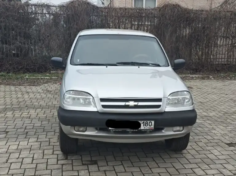 В продаже шевроле нива 2007 года.
Цена 699999руб торг у капота. Внимательно читаем описание!!! 👇
Стоит гбо в стс и птс вписано
Пробег на одометре 280 000км
По машине много чего сделано:
Новый двигатель, только прошел обкатку.
Заменено сцепление.
Коробка не хрустит не выбивает.
Перебрана полностью ходовая.
Обслужена тормозная система с заменой тормозной магистрали, колодок, заднего барабана и т. Д.
Стоит новая печка, заменены все патрубки.
Новый бак с топливной станцией и магистралью.
Перебран генератор.
Заменены все жидкости.
Заменено множество датчиков.
Рулевой редуктор, подшипники ступиц.
2 Комплекта свежей резины.
В общем в машине из старого остался только кузов и тот в хорошем состоянии, на фото видно.
От машины не избавляюсь, стоит без дела.
В общем кому нужен внедорожник без вложений
Звоните по номеру: +7 949 468 27 07
Осмотр в донецке - фотография - 1