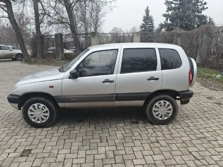 В продаже шевроле нива 2007 года.
Цена 699999руб торг у капота. Внимательно читаем описание!!! 👇
Стоит гбо в стс и птс вписано
Пробег на одометре 280 000км
По машине много чего сделано:
Новый двигатель, только прошел обкатку.
Заменено сцепление.
Коробка не хрустит не выбивает.
Перебрана полностью ходовая.
Обслужена тормозная система с заменой тормозной магистрали, колодок, заднего барабана и т. Д.
Стоит новая печка, заменены все патрубки.
Новый бак с топливной станцией и магистралью.
Перебран генератор.
Заменены все жидкости.
Заменено множество датчиков.
Рулевой редуктор, подшипники ступиц.
2 Комплекта свежей резины.
В общем в машине из старого остался только кузов и тот в хорошем состоянии, на фото видно.
От машины не избавляюсь, стоит без дела.
В общем кому нужен внедорожник без вложений
Звоните по номеру: +7 949 468 27 07
Осмотр в донецке - фотография - 10