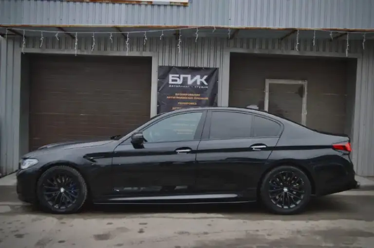 Срочная продажа
Bmw 5 g30 530d xdrive
Переодета в м5ф90
Комплектация м sport pro:
M тормоза
М подвеска
Сидения с вентиляцией
Задние сидения с подогревом
Черный потолок
Кожа наппа
Память сидений
Парктроники
Камера заднего вида
Ассистент парковки
3 Ключа один из них смарт, в комплекте 18 оригинальные диски на хорошей зимней резине. По автомобилю были два дтп одно по морде, одно по задней части, оба дтп без изменения геометрии кузова, подушки целые, есть вторичный окрас (передние крылья и капот так как она переодета, и заднее левое крыло частично и край крышки багажника)
Рассмотрю варианты обмена. В машине работает каждая кнопочка и функция.
Цена:3.500.000
Телефон : +79496177917 - фотография - 4
