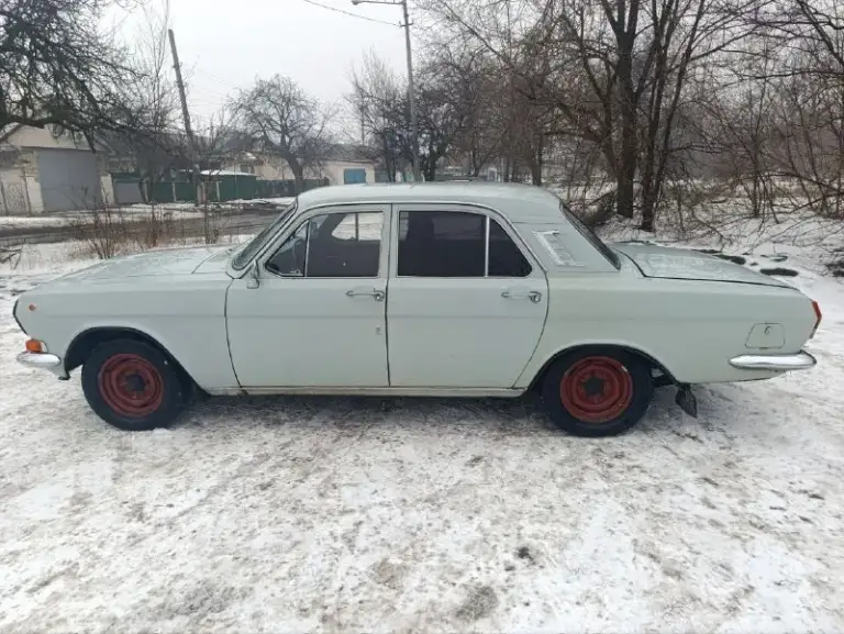 Продам волгу газ 24, объем двигателя 2,4 литра, год выпуска 1985, пробег родной 87 тыс. , по металлу живая, на полном ходу, резина новая, но только летняя, документы порядок, полное переоформление, подробнее по телефону +79490478170
Цену вижу 150 с торгом
📲 Tg: алексей "сыч"
📞 Звоните: +7(949)0478170 - фотография - 4