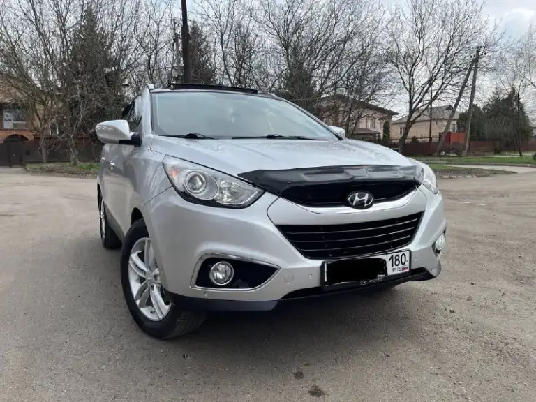 Продам hyundai ix35 sls
Год выпуска: 2011
Пробег: 204 000 км (родной пробег )
Двигатель: 2.0 бензин
Коробка передач: автомат
Привод: полный
Учет: местный
Все стекла родные !
Автомобиль полностью обслужен, включая шлицы полного привода и панорамную крышу. Двигатель в идеальном состоянии, без задиров. Максимальная комплектация.

Особенности и оборудование:
• Панорамная крыша
• Бесключевой доступ и запуск двигателя с кнопки start-stop
• Родной кожаный салон
• Аудиосистема hannibal sounds (6 колонок, сабвуфер в штатном месте)
• Камера заднего вида full hd и парктроники
• Gps-навигация
• Hands-free bluetooth с управлением на руле
• Круиз-контроль и система спуска с горы
• Блокировка дифференциала
• Датчики света и дождя
• Обогрев сидений (4 зоны)
• Двухзонный климат-контроль
• Gsm-сигнализация с автозапуском
• Два комплекта резины
Автомобиль готов к осмотру в донецке.
Прилег техосмотр !
Цена: 1 290 000 руб. Возможен торг
Телефон для связи: +7 949 590 53 26 - фотография - 4