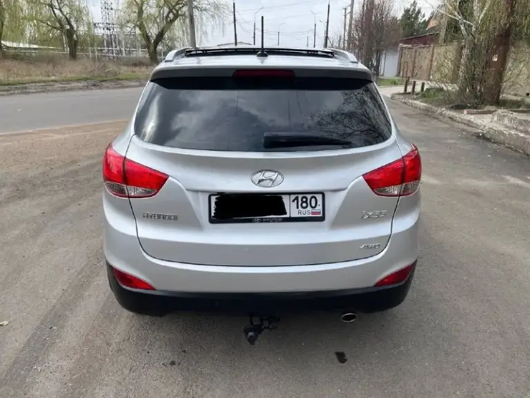 Продам hyundai ix35 sls
Год выпуска: 2011
Пробег: 204 000 км (родной пробег )
Двигатель: 2.0 бензин
Коробка передач: автомат
Привод: полный
Учет: местный
Все стекла родные !
Автомобиль полностью обслужен, включая шлицы полного привода и панорамную крышу. Двигатель в идеальном состоянии, без задиров. Максимальная комплектация.

Особенности и оборудование:
• Панорамная крыша
• Бесключевой доступ и запуск двигателя с кнопки start-stop
• Родной кожаный салон
• Аудиосистема hannibal sounds (6 колонок, сабвуфер в штатном месте)
• Камера заднего вида full hd и парктроники
• Gps-навигация
• Hands-free bluetooth с управлением на руле
• Круиз-контроль и система спуска с горы
• Блокировка дифференциала
• Датчики света и дождя
• Обогрев сидений (4 зоны)
• Двухзонный климат-контроль
• Gsm-сигнализация с автозапуском
• Два комплекта резины
Автомобиль готов к осмотру в донецке.
Прилег техосмотр !
Цена: 1 290 000 руб. Возможен торг
Телефон для связи: +7 949 590 53 26 - фотография - 6