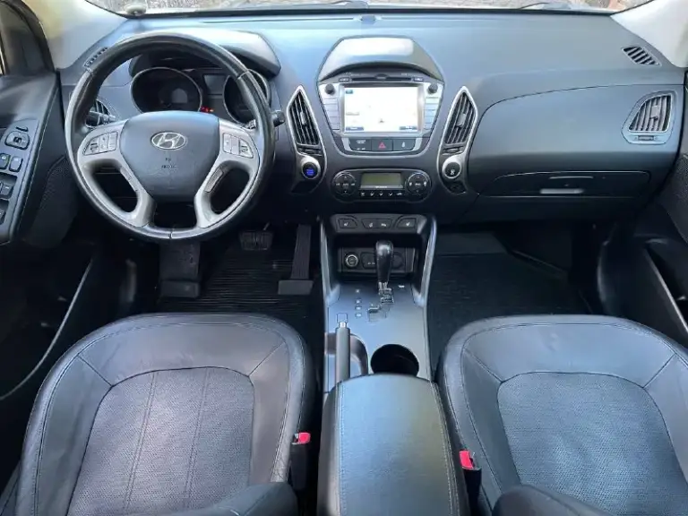 Продам hyundai ix35 sls
Год выпуска: 2011
Пробег: 204 000 км (родной пробег )
Двигатель: 2.0 бензин
Коробка передач: автомат
Привод: полный
Учет: местный
Все стекла родные !
Автомобиль полностью обслужен, включая шлицы полного привода и панорамную крышу. Двигатель в идеальном состоянии, без задиров. Максимальная комплектация.

Особенности и оборудование:
• Панорамная крыша
• Бесключевой доступ и запуск двигателя с кнопки start-stop
• Родной кожаный салон
• Аудиосистема hannibal sounds (6 колонок, сабвуфер в штатном месте)
• Камера заднего вида full hd и парктроники
• Gps-навигация
• Hands-free bluetooth с управлением на руле
• Круиз-контроль и система спуска с горы
• Блокировка дифференциала
• Датчики света и дождя
• Обогрев сидений (4 зоны)
• Двухзонный климат-контроль
• Gsm-сигнализация с автозапуском
• Два комплекта резины
Автомобиль готов к осмотру в донецке.
Прилег техосмотр !
Цена: 1 290 000 руб. Возможен торг
Телефон для связи: +7 949 590 53 26 - фотография - 9