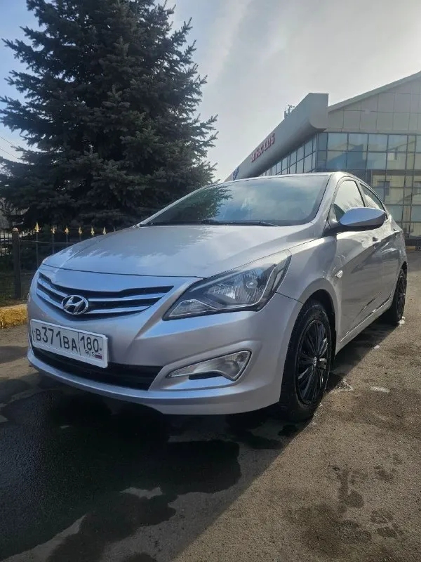 Hyundai solaris 1 рейсталинг
Год выпуска -2015 1.4 акпп
Пробег 182000км

Комплектация:
• Бортовой компьютер;
• Мультимедиа, usb, aux;
• Кондиционер;
• Электрообогрев передних сидений;
• Обогрев зоны дворников
• Подушки безопасности водителя, пассажира;
•4 Электростеклоподъёмника;
• Балонный ключ;
• Установлено новое лобовое стекло
• Установлены led лампы ( ближнего и дальнего света ) отрегулированны на стенде
•Мультируль
•Электрорегулировка высоты ламп
•Электрорегулировка зеркал
•Светодиодные дневные ходовые огни

Без штрафов, запретов и залогов.
Кондиционер работает исправно.
Печка греет.
Перед зимой производилась химчистка салона.
На пороге была маленькая вмятина, предыдущий хозяин ее подкрашивал.
В остальном кузов и лкп оригинал.
Ввиду возраста и особенностей эксплуатации автомобиля, обращаем ваше внимание, что на автомобиле возможно наличие следов естественной эксплуатации в виде мелких сколов/царапин.
830000 Руб
Торг добрым людям.
+79493181370 - фотография - 1