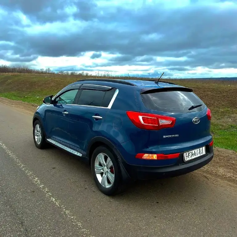 Kia sportage 2.0/150 лошадей
Автомат полный привод в отличном состояниии.
Шикарно выглядит как изнутри так и снаружи
Красивый глубокий темно-синий цвет кузова.
180 000 Пробега по одометру
В 2011 выехала с автосалона
По факту 4 владельца
По технической части без нареканий от слова совсем
Работает ровно без расхода масла, не трясется не дымит, не троит. Резвый отклик на педаль газа
Коробка листает незаметно как на высоких так и на низких оборотах
Подвеска не гремит, машину не трясет ни на маленькой ни на большой скорости
Тормоза без биения скрипов и прочих недочетов
Абс отрабатывает
Ручник держит
Салон очень опрятный, без царапин, выгоревшего пластика, что редкость для автомобиля такого года выпуска. Сидения без чехлов, не просиженные, не пропаленные. Два комплекта ковриков.
Все фары, лампы, кнопки
Работают
Двухзонный климат контроль работает
Кондер как в морозильной камере
Отопитель как в сауне
Мультимедиа с блютузом голосовым управлением, управлением с кно
📞 Звоните: +7(949)7325105 - фотография - 6